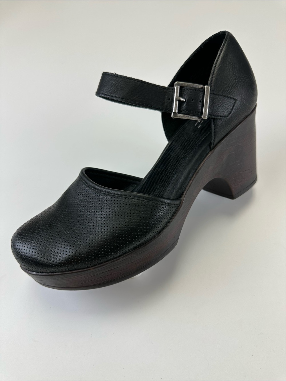 BOC Born Black Leather Perforated Mary Jane Platform Heels Size 8.5 Retro 70s